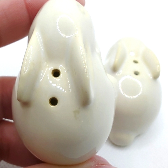 Bunny 🐇 Rabbit Salt/Pepper Shakers - Hallmark - Picture 5 of 10